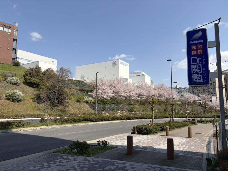 建物前