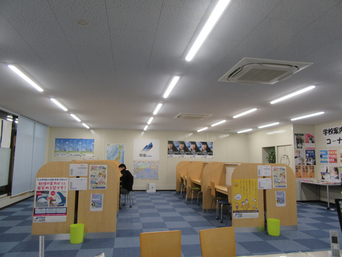 羽束師校 教室内